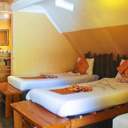 Elephant Trail Guesthouse And Backpackers Kasane Esterno foto