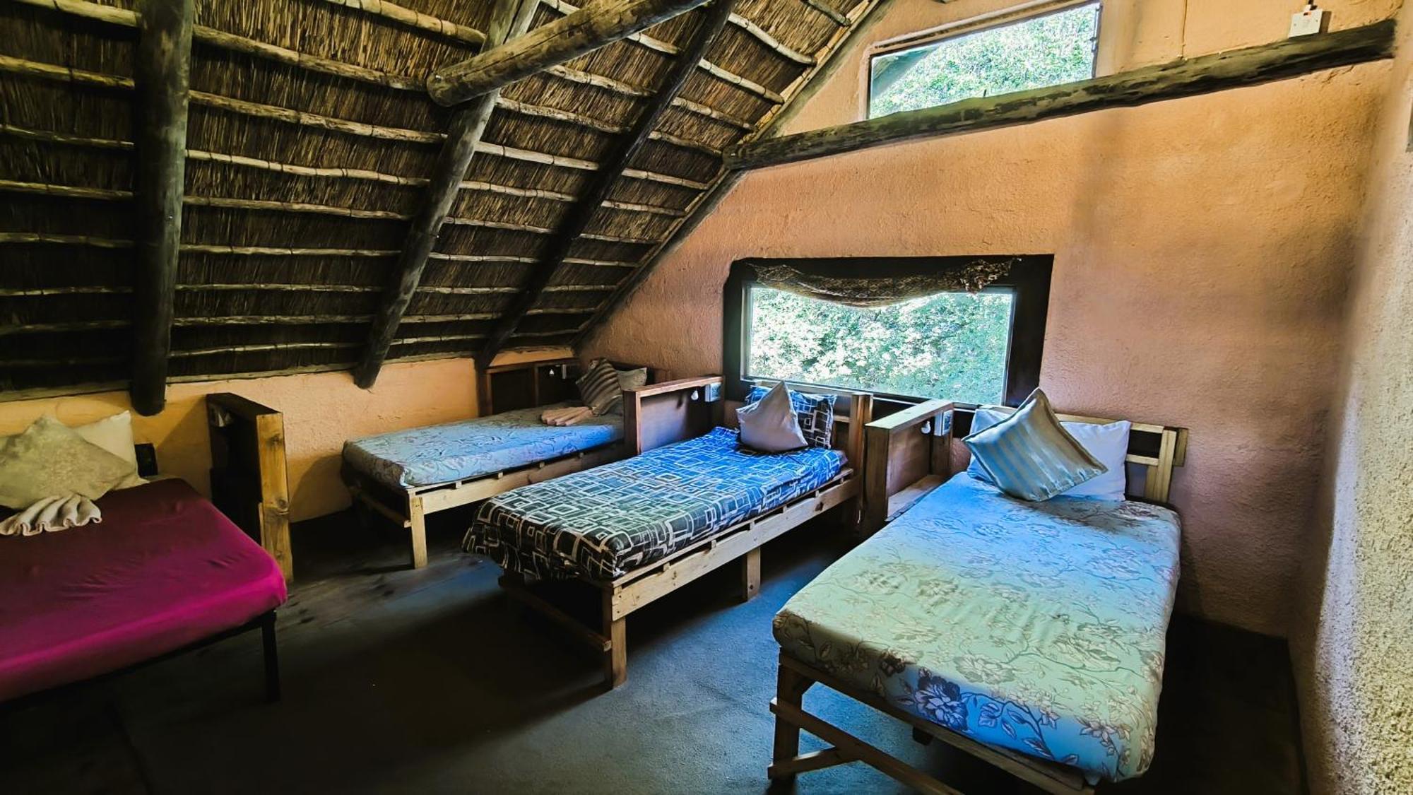 Elephant Trail Guesthouse And Backpackers Kasane Esterno foto