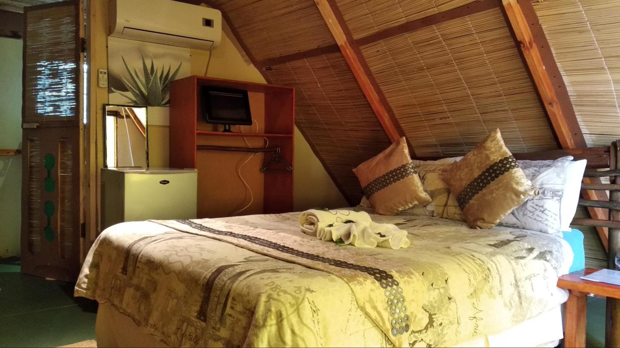 Elephant Trail Guesthouse And Backpackers Kasane Esterno foto