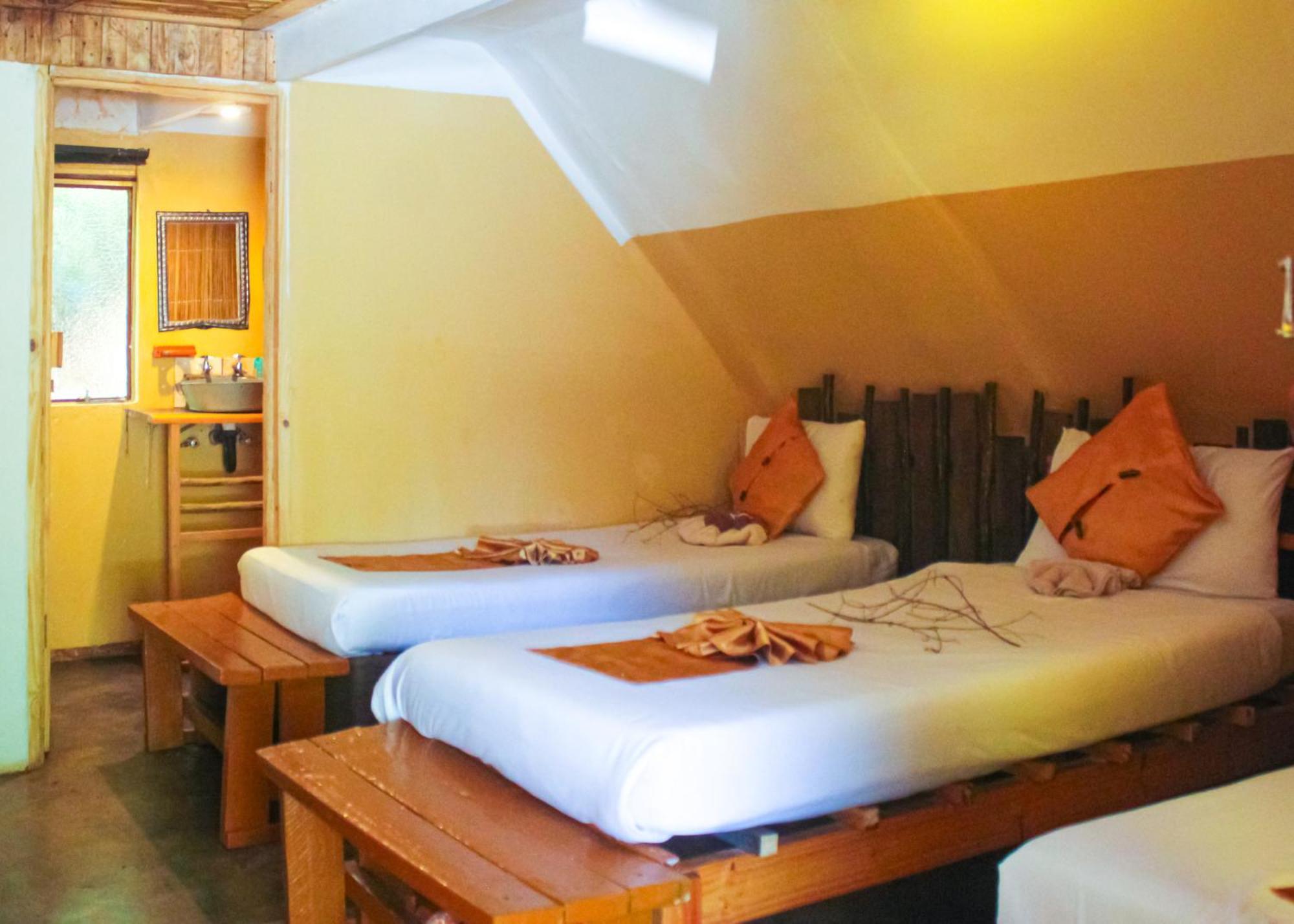 Elephant Trail Guesthouse And Backpackers Kasane Esterno foto